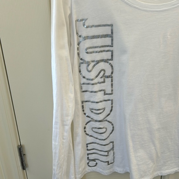 Nike ladies long sleeved tee - Picture 4 of 4